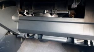 Замена  салонного фильтра Nissan Primera вкузов п12 .