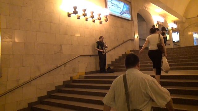 И опять саксофонист на ст. м. Проспект Просвещения смотреть онлайн