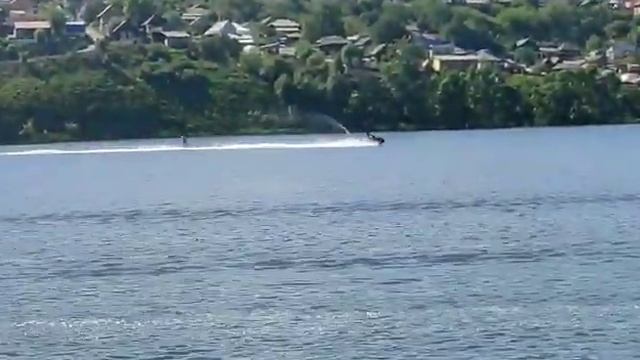 водная доска и гидроцикл смотреть онлайн