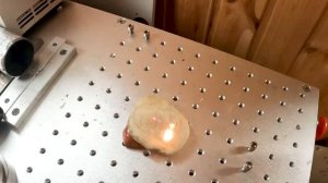 Лазерная гравировка по натуральному камню. Каменный череп на обыкновенной гальке