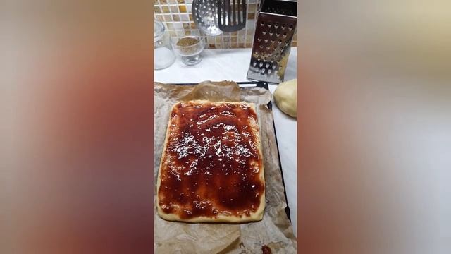 тёртое печенье с земляничным джемом собственного приготовление