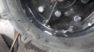 Вывернуть золотник из камеры можно отвёрткой
