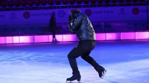 Daisuke Takahashi, rehearsing "Kissing You"