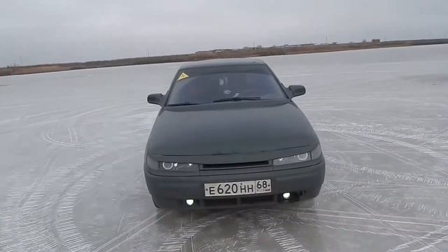 Дрифт на льду!!!ВАЗ 2112. смотреть онлайн