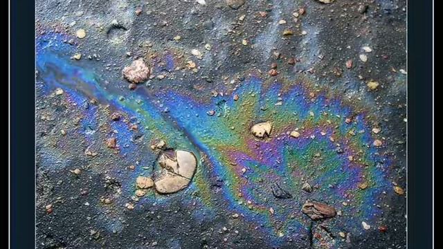 Почему бензин на лужах образует радужные пятна смотреть онлайн