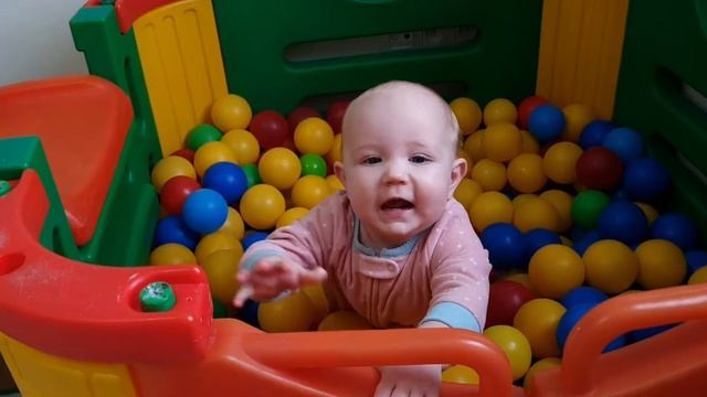 Обзор сухого бассейна с горкой смотреть онлайн