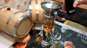 ДИСПЕНСЕР в виде БЕНЗОКОЛОНКИ  для РАЗЛИВА напитков, со шлангом и пистолетом.