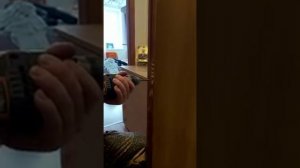 Сверление отверстий под замок в межкомнатной двери