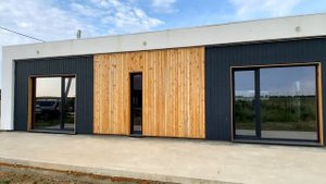 Одноэтажный дом Хай Тек. Обзор спустя один год. Внешний вид.