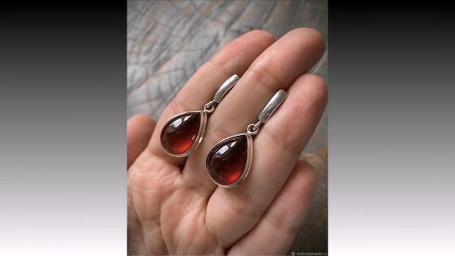 СССР.НЕЖНЫЕ, ЗОЛОТЫЕ УКРАШЕНИЯ С ГРАНАТОМ.СОВЕТСКОЕ ЗОЛОТО.GOLD OF THE USSR.GARNET IN GOLD