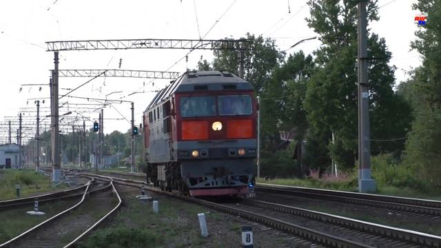 ТЭП70-0511 следует резервом по станции Вырица смотреть онлайн