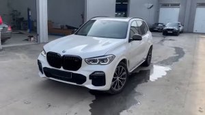 Установка решетки радиатора и боковых порогов на новый BMW X5 G05. Тюнинг ателье NEW FORM.