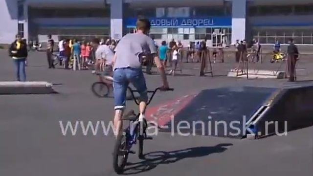 День молодежи на площади торжеств смотреть онлайн