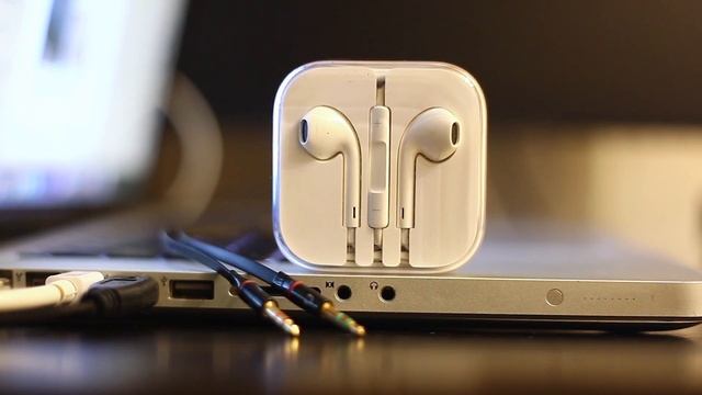 Как подключить гарнитуру к ноутбуку. Аудио сплиттер. смотреть онлайн