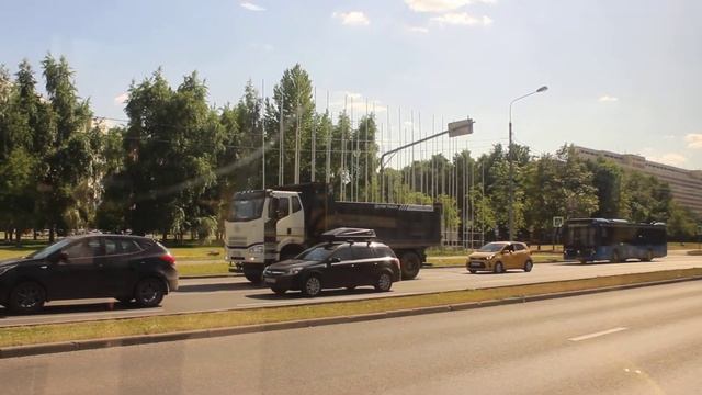 Улица Академика Миллионщикова и Коломенский проезд - из окна автобуса №М19