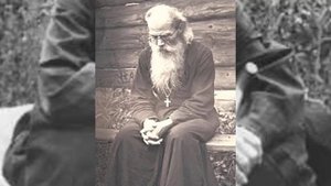 Игумен Никон Воробьёв. Бесполезно в себе копаться. Живите тихонько 🕊