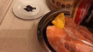 Стейки из семги в мультиварке в режиме "Пароварка".