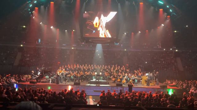 Symphony Orchestra (Interstellar) and spontaneous flashlight flashmob in the end смотреть онлайн