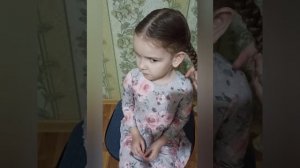 Детская прическа "Бублик из косичек"