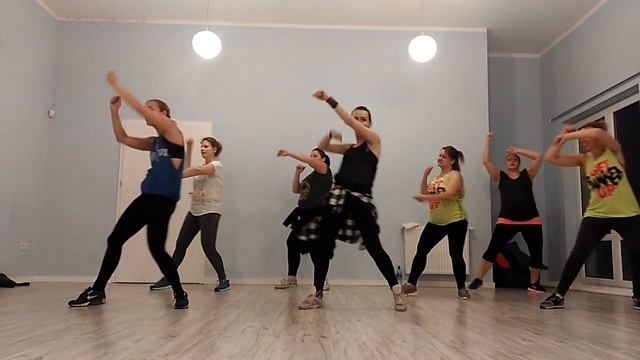 Katarzyna Cyunczyk ZUMBA - Dancing Kizomba смотреть онлайн