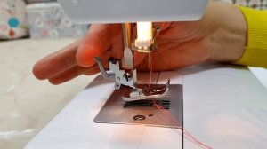 КАК ЗАПРАВИТЬ Швейную машину С ВЕРТИКАЛЬНЫМ ЧЕЛНОКОМ,ОБРАБАТАТЬ КРАЙ,ПЕТЛЯ ПОЛУАВТОМАТ,Хускварна Е1