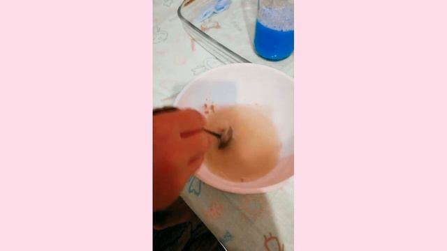 Милана проводит опыт из интернета (Пенная ёлочка) смотреть онлайн