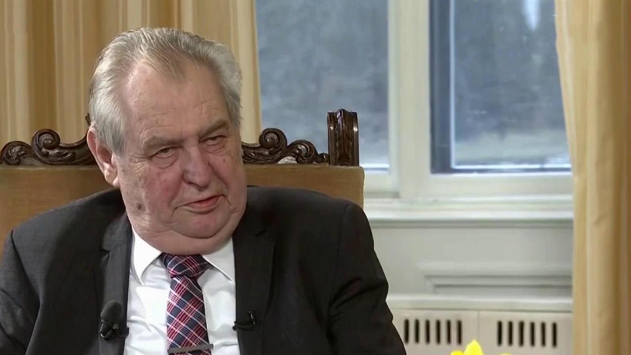 Президент Чехии попросил Россию о поставках "Спутника V" из-за сложной обстановки с COVID-19