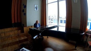 Поёт Тынис Мяги