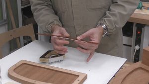 Как согнуть толстый шпон маленьким радиусом.