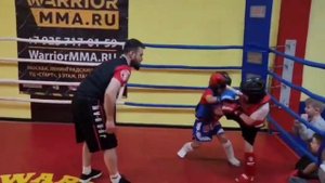 Кикбоксинг дети! Денис 6 лет - Демьян 7 лет. Спарринг. Тренировка.