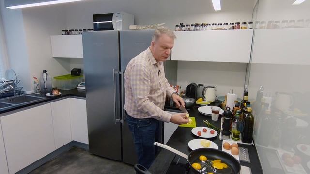 Омлет на сковороде. Завтрак за 5 минут | PRO рецепты смотреть онлайн