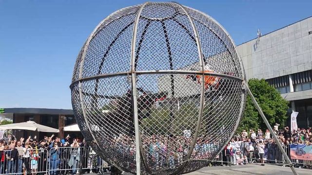 Мотофестиваль 2023: Объединение каскадеров "Мастер".Три эндуро на скорости в трюковом шаре.Мотопара