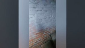 покраска кирпичной стены