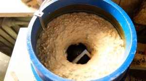 Зеркало после фрезеровки с помощью галтовки