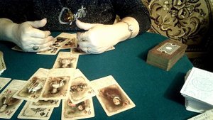 Червовая Дама. О чём думает, что происходит, что приходит, что уходит.