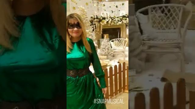 Новогодние наряды. Зелёное платье.?