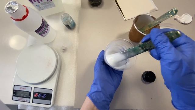 Заливка из эпоксидной смолы простых подстаканников | Подробный мастер-класс | Тест смолы Полидел смотреть онлайн