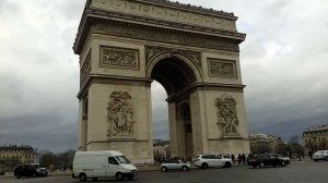 Париж, Триумфальна арка.