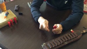 ХИТРОСТЬ деда охотника-промысловика. СПОСОБ переноски средств по уходу за РУЖЬЕМ в ПОХОДНЫХ условия