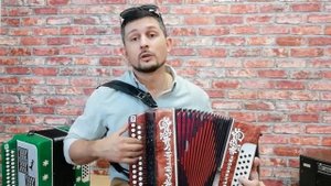 Секрет быстрой игры на гармони любой песни. Игра аккордами! Это легко