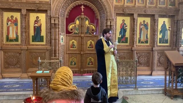 Близ Господь сокрушенных сердцем, и смиренныя духом спасет. Пс. 33:19 смотреть онлайн