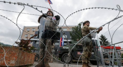 Ситуация обострилась: миссия НАТО оцепила здания муниципалитетов в Косово