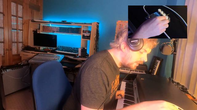 What does EHX Bass mono synth sound like on a Fender Rhodes? смотреть онлайн