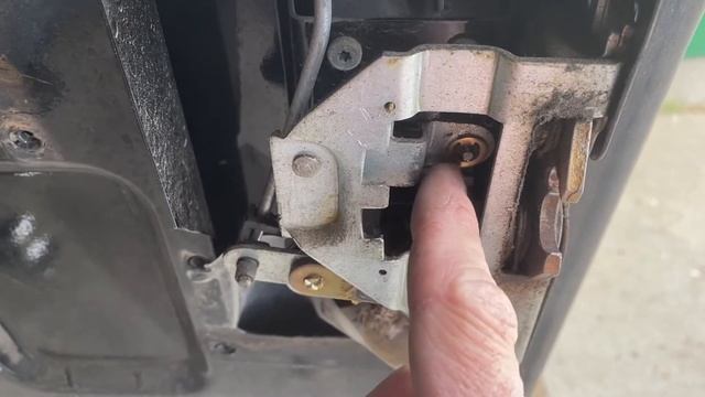 Jeep TJ tailgate lock issue смотреть онлайн
