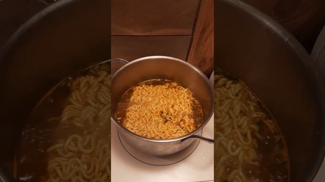 Правильно приготовил лапшу ЧАН РАМЕН с говядиной смотреть онлайн