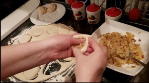 Пышные вареники на кефире с картошкой