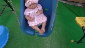 Прогулка на детской площадке с реборном. Алиса на прогулке на детской площадке видео
