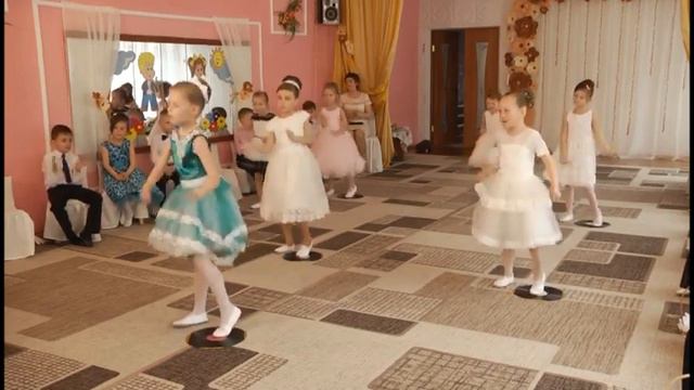 Танец с пластинками в стиле - ретро смотреть онлайн