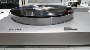 YAMAHA TURNTABLE DEMO