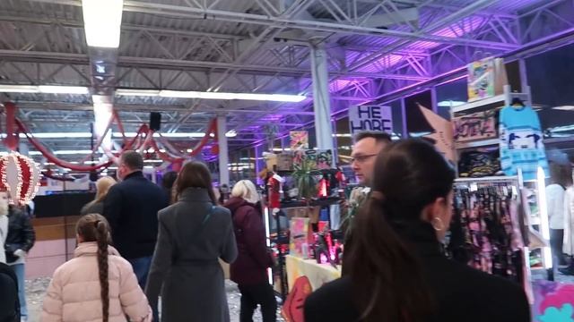 Расширяю круг общения ❤️ День с новой подружкой ? Самый странный базар! смотреть онлайн